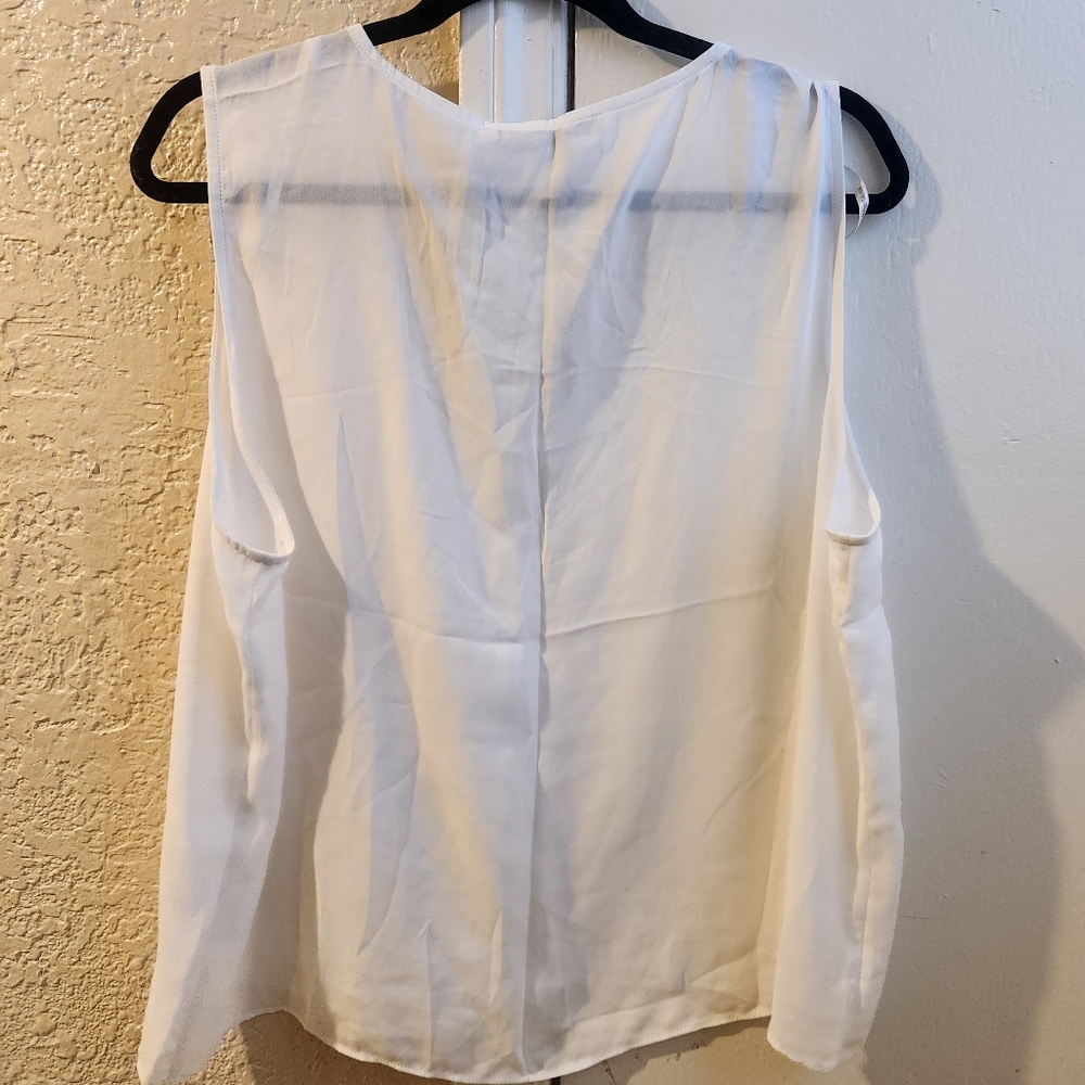 NWT- Simons Contemporaine V Neck Silky Cami - Picture 3 of 6